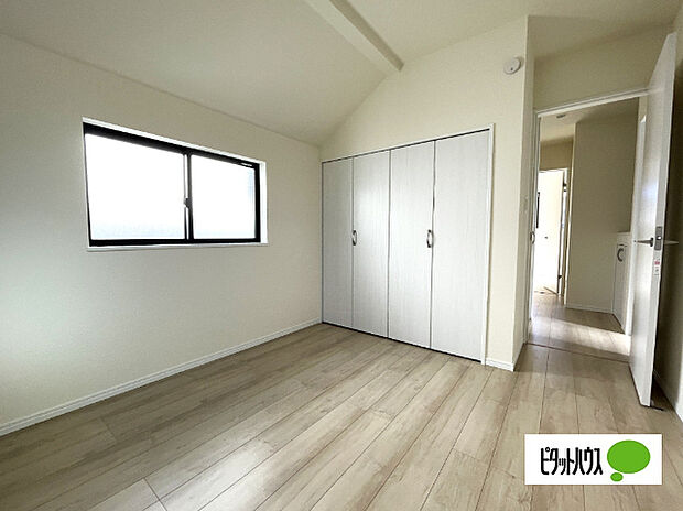 明るい洋室です