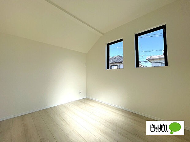 明るい洋室です