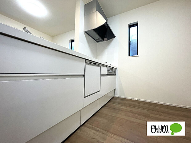 人気の食洗器付き対面キッチンです