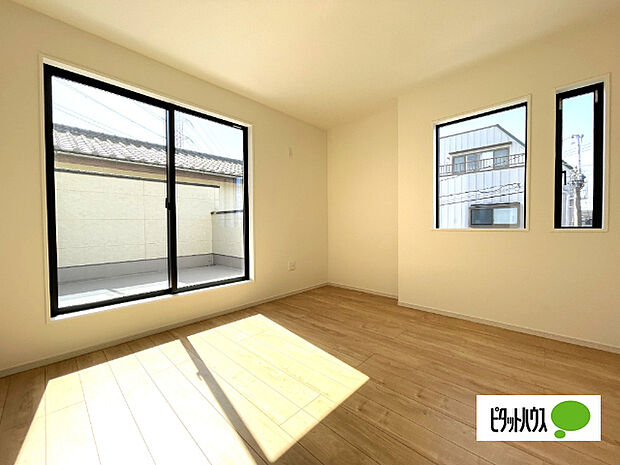 明るい洋室です