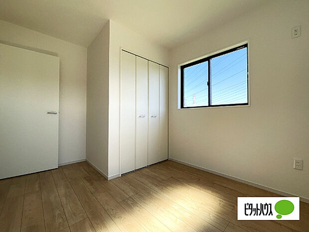 明るい洋室です