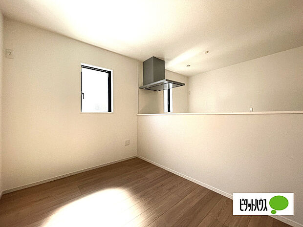 明るく開放的なリビングです明るい洋室です