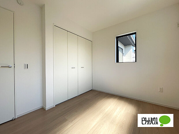 明るい洋室です