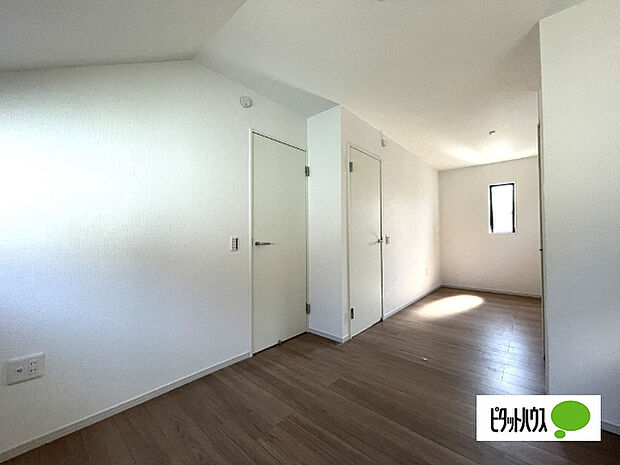 明るい洋室です（間仕切り対応可能）