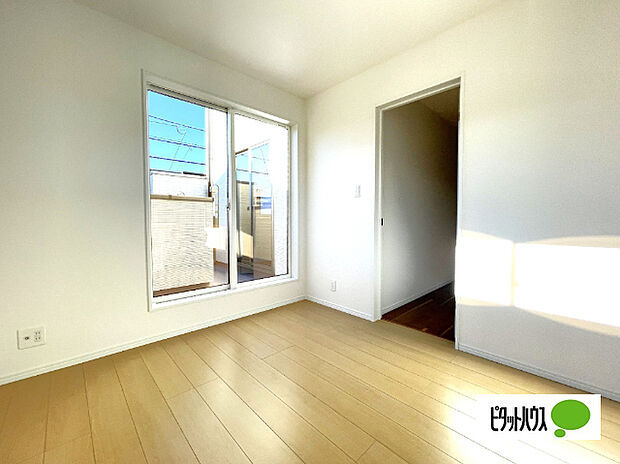 明るい洋室です