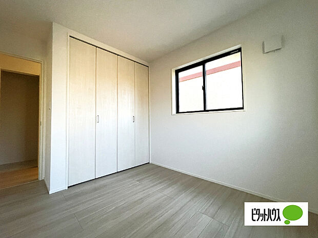 明るい洋室です