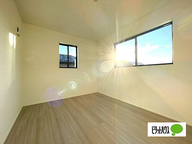 明るい洋室です