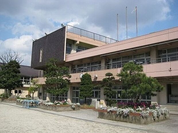 小学校「船橋市立南本町小学校まで560m」