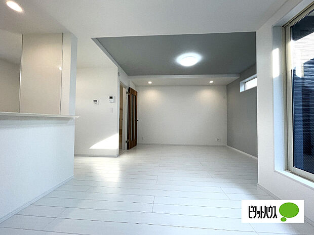 明るく開放的なリビングです