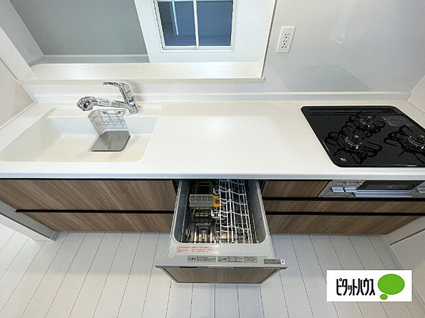 人気の食洗器付き対面キッチンです