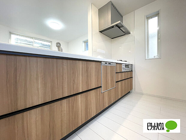 人気の食洗器付き対面キッチンです