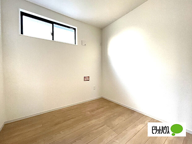 明るい洋室です