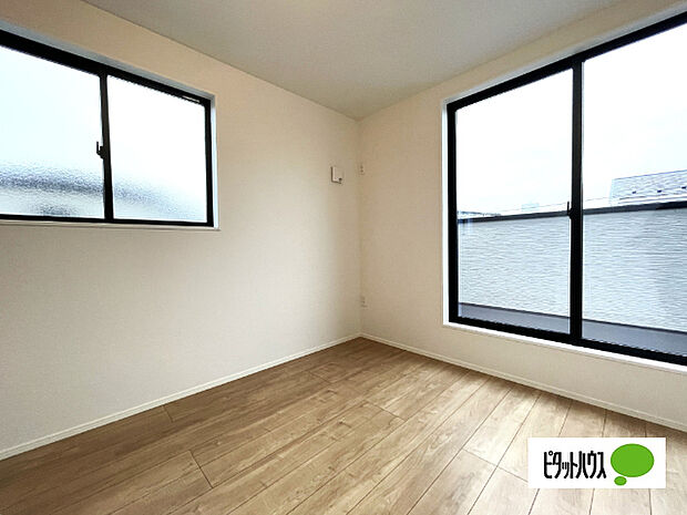 明るい洋室です