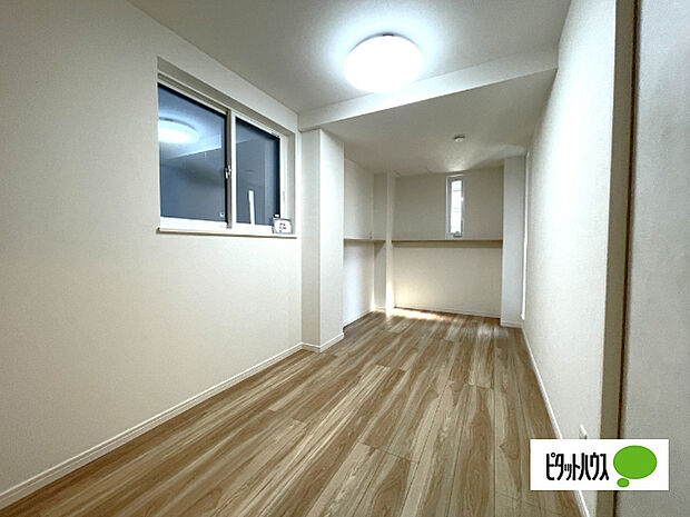 明るい洋室です