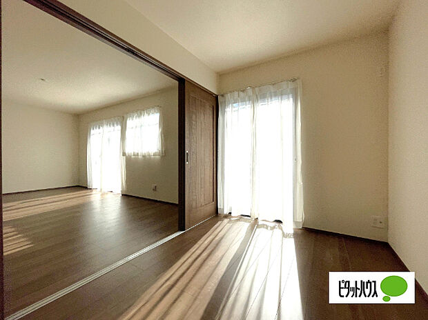 明るい洋室です