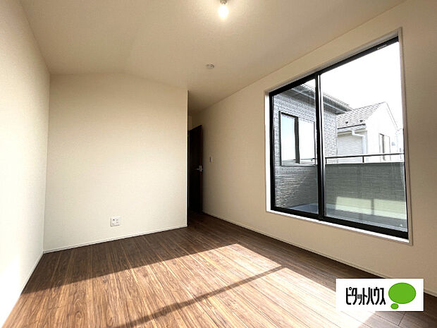 明るい洋室です