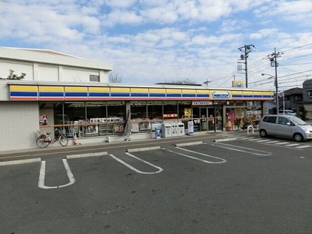 コンビニ「ミニストップ市川若宮店まで487m」