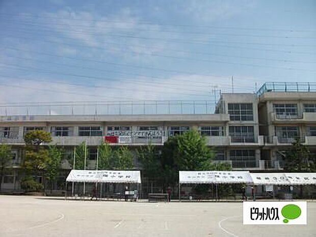 小学校「市川市立二俣小学校まで700m」