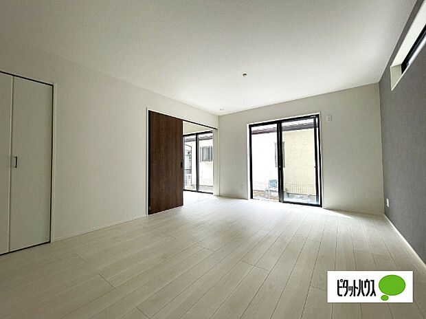 明るく開放的なリビングです