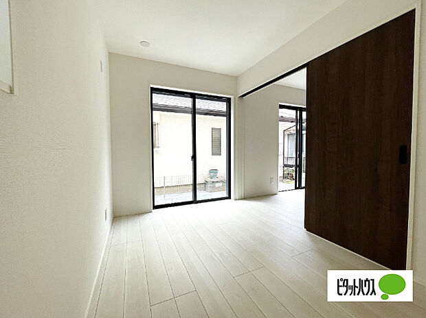 明るい洋室です