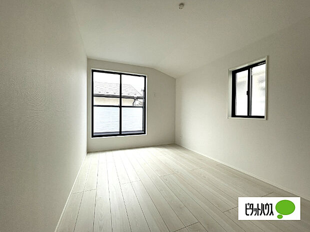 明るい洋室です