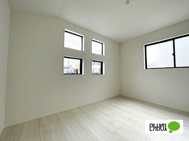 明るい洋室です