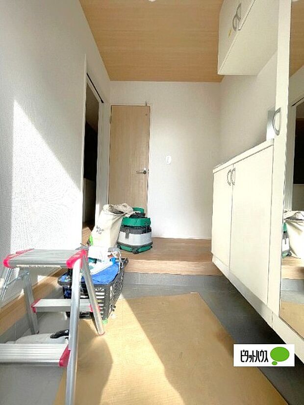 収納充実の玄関です