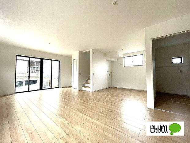 明るく開放的なリビングです