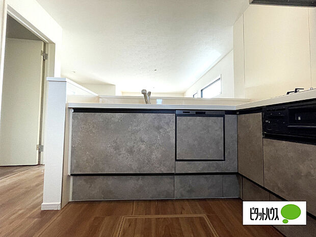 人気の食洗器付きシステムキッチンです