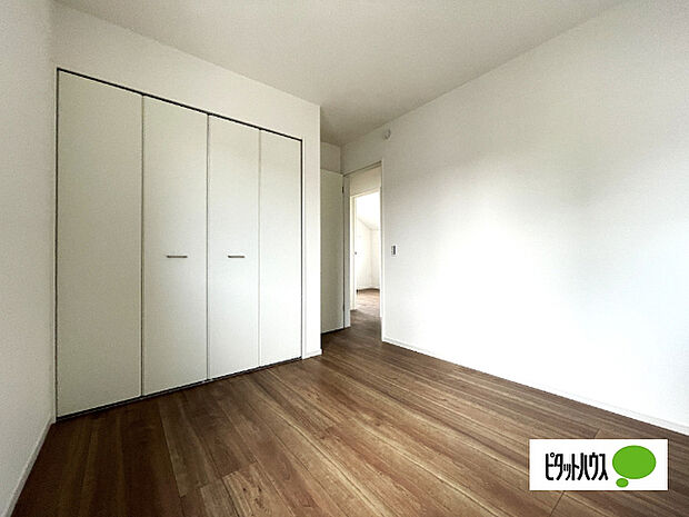 明るい洋室です