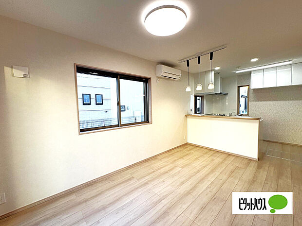 明るく開放的なリビングです