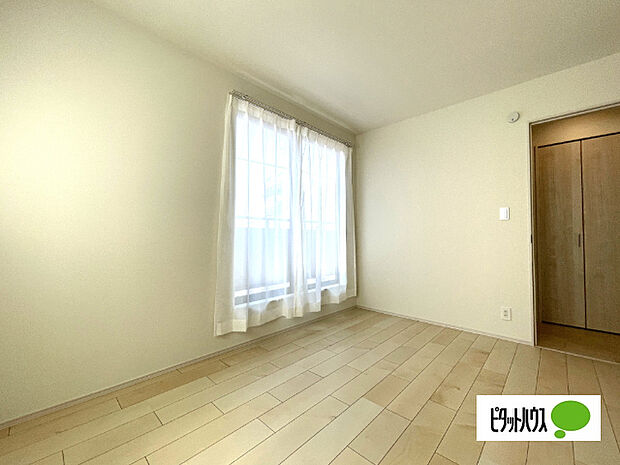 明るい洋室です