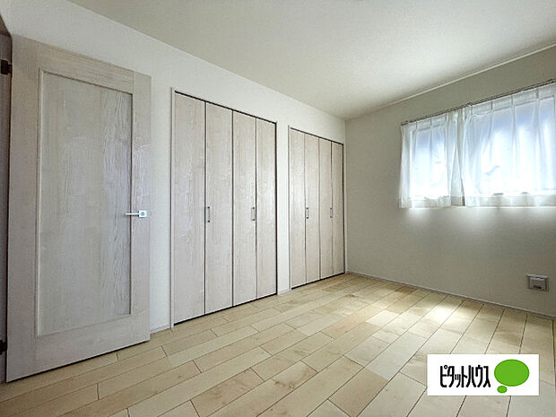 明るい洋室です