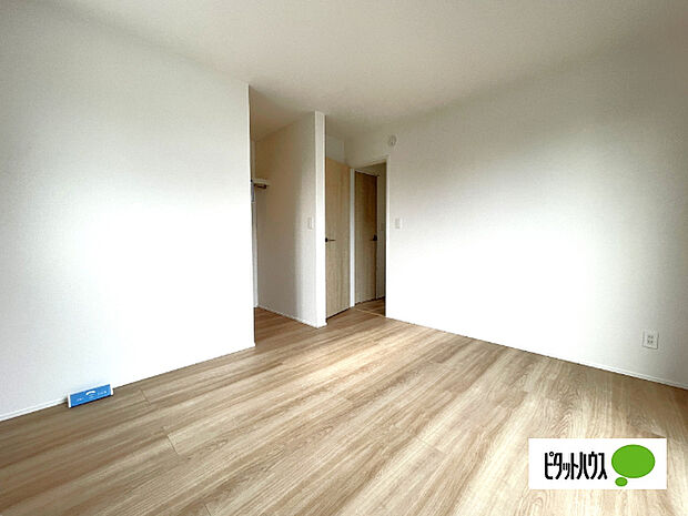 明るい洋室です