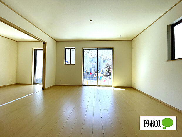 明るく開放的なリビングです