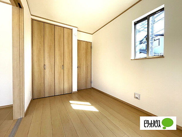 明るい洋室です