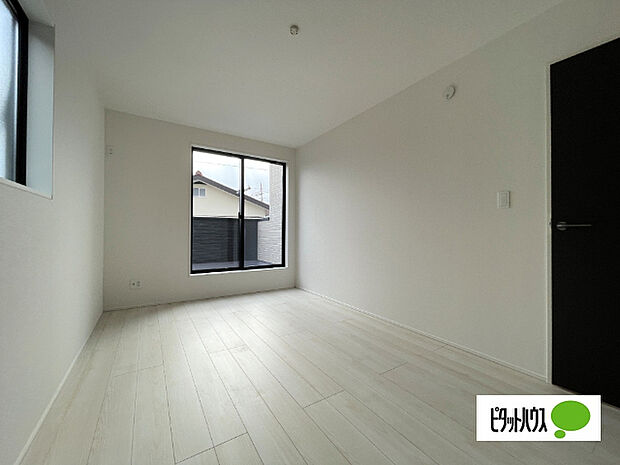 明るい洋室です