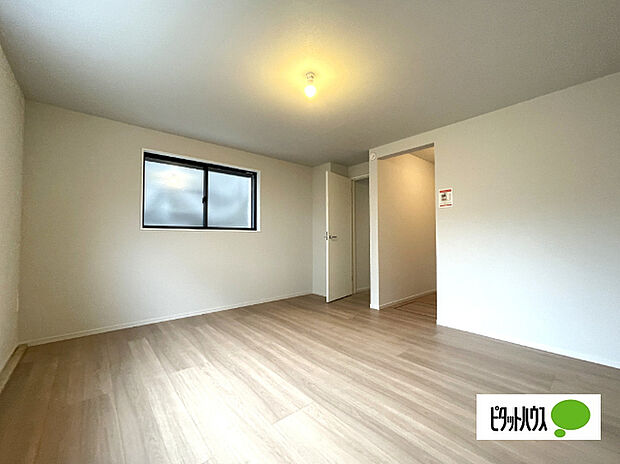 明るい洋室です