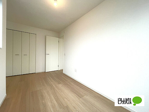 明るい洋室です