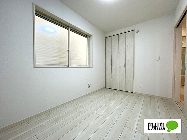 明るい洋室です