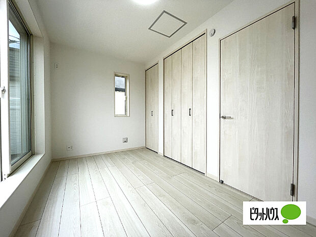 明るい洋室です