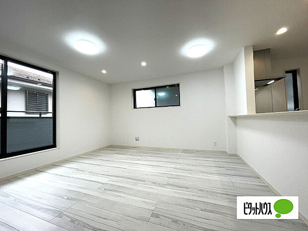 明るく開放的なリビングです