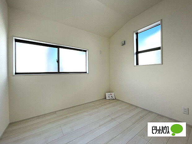 明るい洋室です