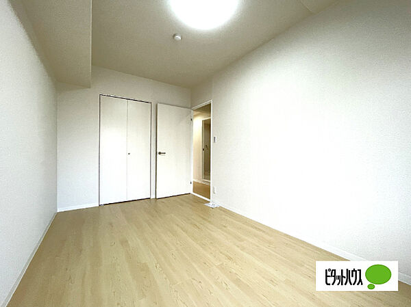 明るい洋室です