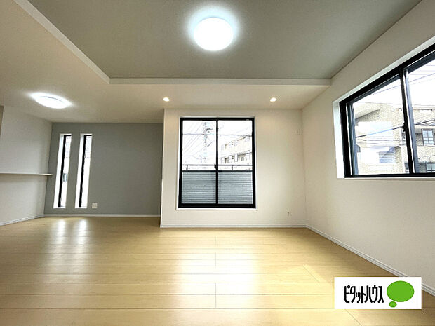 明るく開放的なリビングです