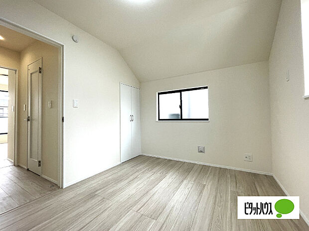 明るい洋室です