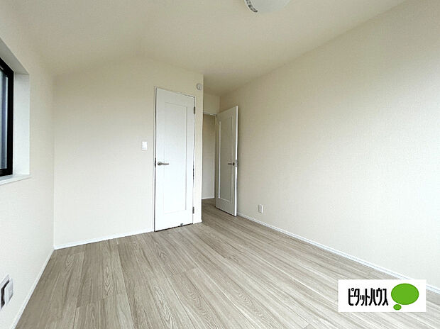 明るい洋室です