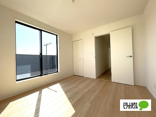 明るい洋室です