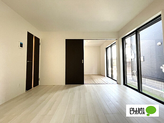 明るく開放的なリビングです