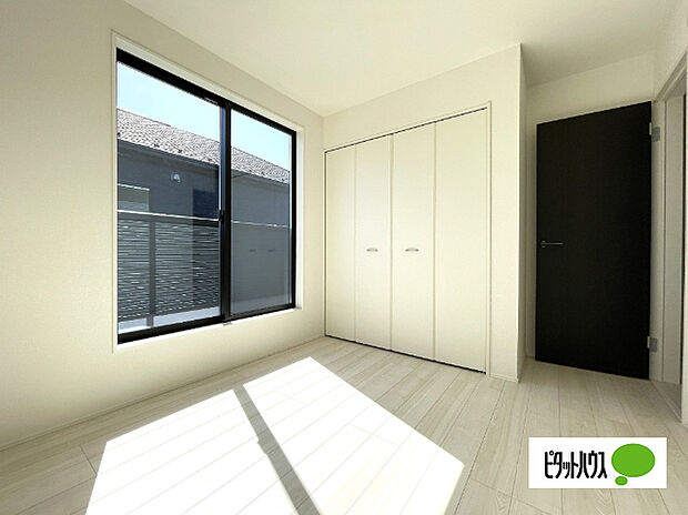 明るい洋室です